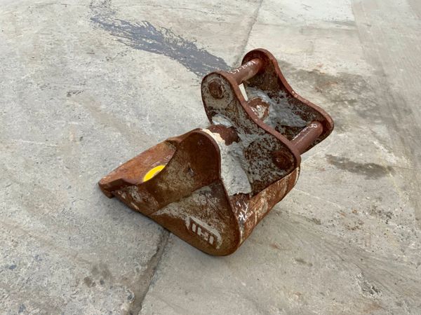 18" DIGGING BUCKET.......45mm PINS.....355. 254032319