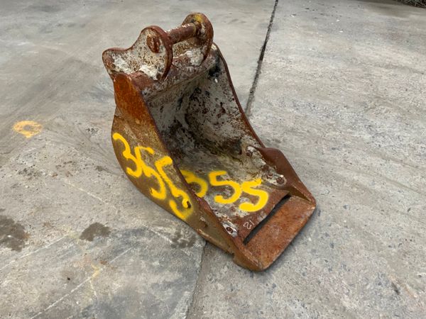 18" DIGGING BUCKET.......45mm PINS.....355. 254032323