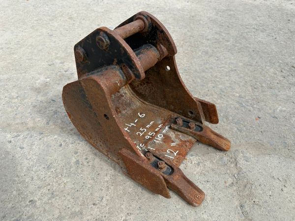 **... 12" .... MINI DIGGER BUCKET.....25mm....374 254140008