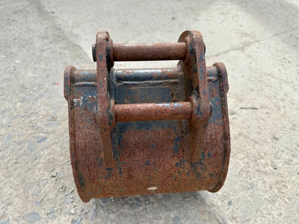 **... 12" .... MINI DIGGER BUCKET.....25mm....374 254140012