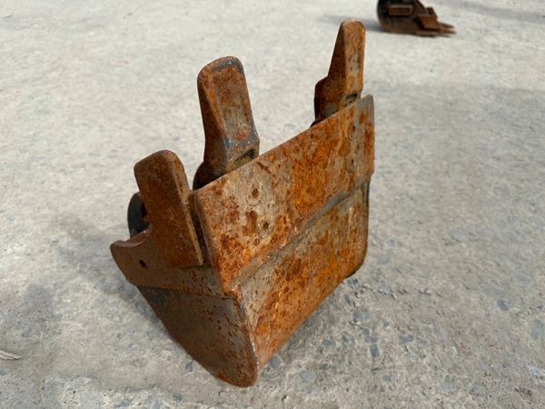**... 12" .... MINI DIGGER BUCKET.....25mm....374 254140013