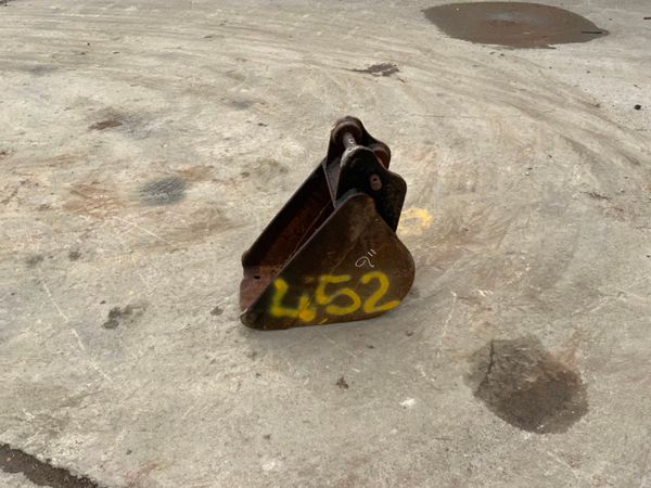 9" MINI / MICRO DIGGER BUCKET...25mmPINS....452 254599344