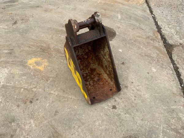 9" MINI / MICRO DIGGER BUCKET...25mmPINS....452 254599340