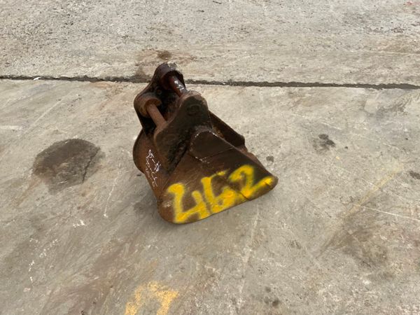 9" MINI / MICRO DIGGER BUCKET...25mmPINS....452 254599341
