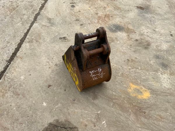 9" MINI / MICRO DIGGER BUCKET...25mmPINS....452 254599342