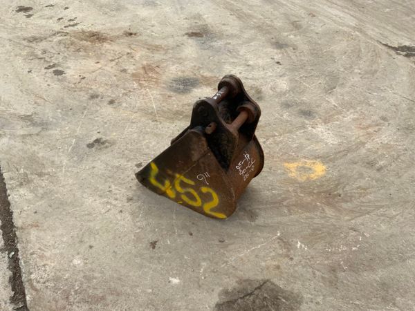 9" MINI / MICRO DIGGER BUCKET...25mmPINS....452 254599343