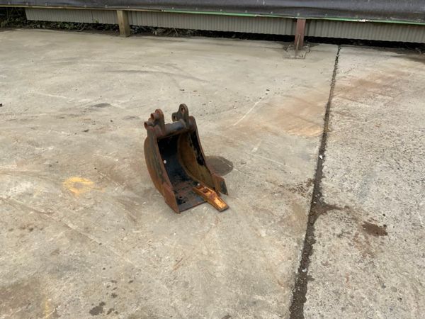 9" MICRO DIGGING BUCKET............25mm.........4 254630533