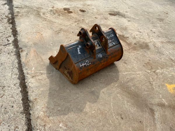 18" RHINOX DIGGER BUCKET....25mm PINS...442/18. 254717497