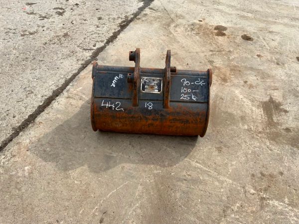 18" RHINOX DIGGER BUCKET....25mm PINS...442/18. 254717498
