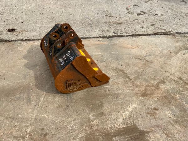 18" RHINOX DIGGER BUCKET....25mm PINS...442/18. 254717500