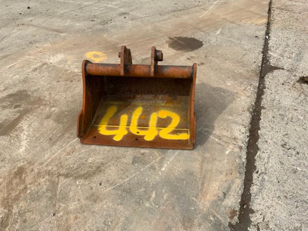 18" RHINOX DIGGER BUCKET....25mm PINS...442/18. 254717501