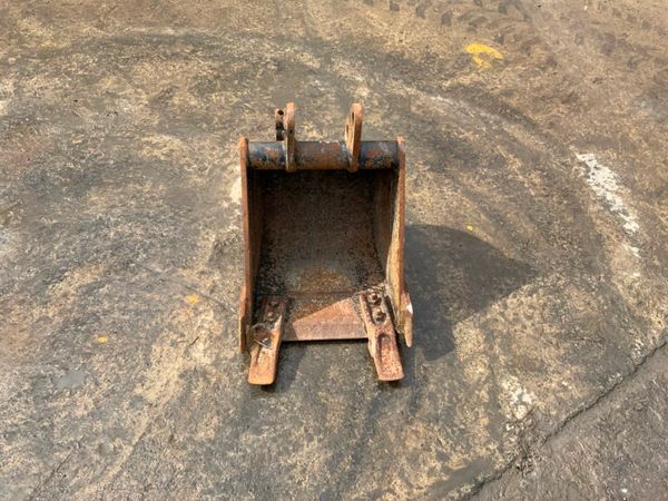 12" JCB MINI DIGGER BUCKET....25mm PINS...451/12 254739790