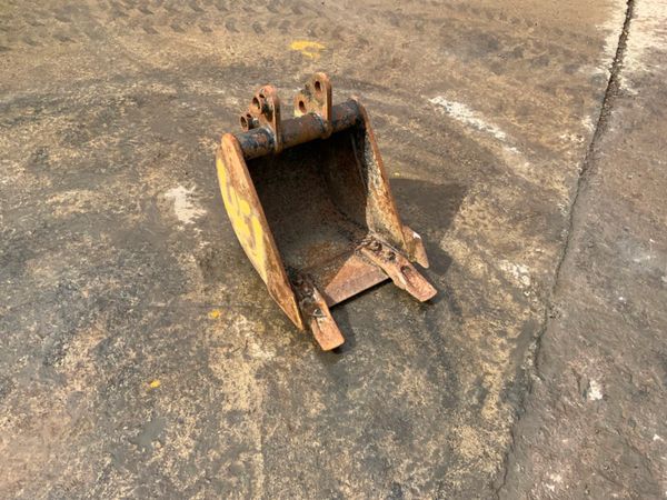 12" JCB MINI DIGGER BUCKET....25mm PINS...451/12 254739791