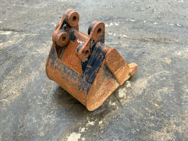 12" JCB MICRO DIGGER BUCKET....      448/12 254758887