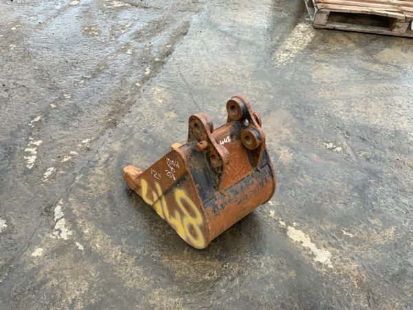 12" JCB MICRO DIGGER BUCKET....      448/12 254758888
