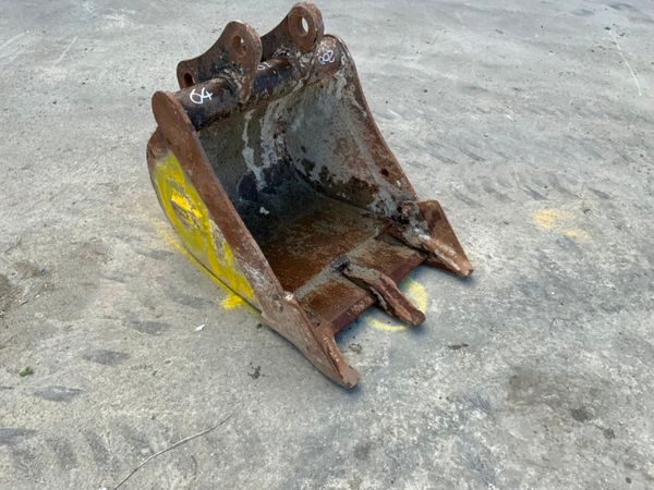 18" DIGGING BUCKET......35mm PINS.....64/18 254872298