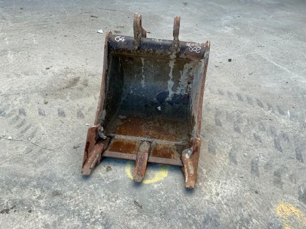 18" DIGGING BUCKET......35mm PINS.....64/18 254872299