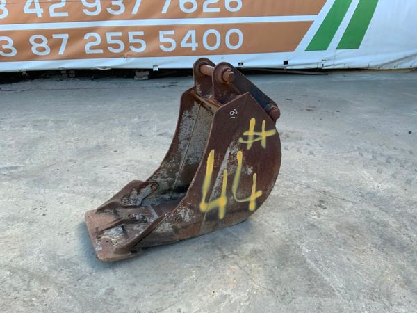 18" JCB 3CX BUCKET....45mm PINS.....444 254882235