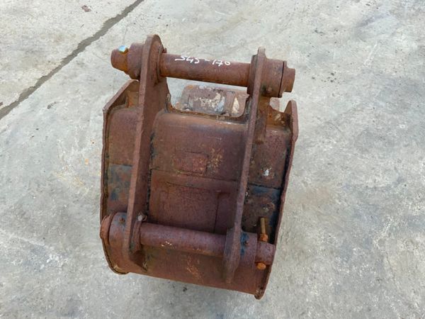 18" JCB 3CX BUCKET....45mm PINS.....444 254882237
