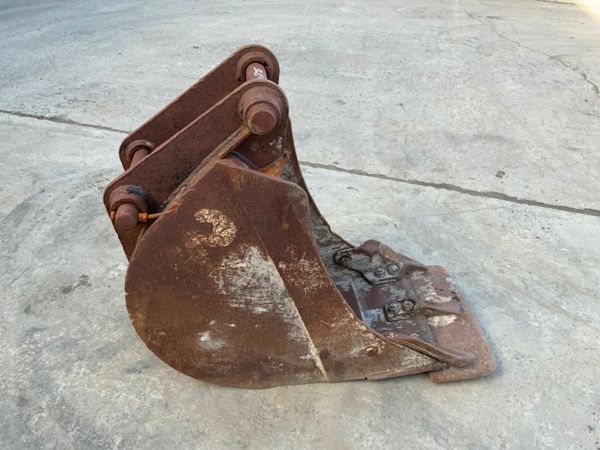 18" JCB 3CX BUCKET....45mm PINS.....444 254882239