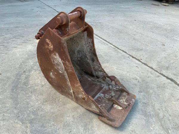 18" JCB 3CX BUCKET....45mm PINS.....444 254882240