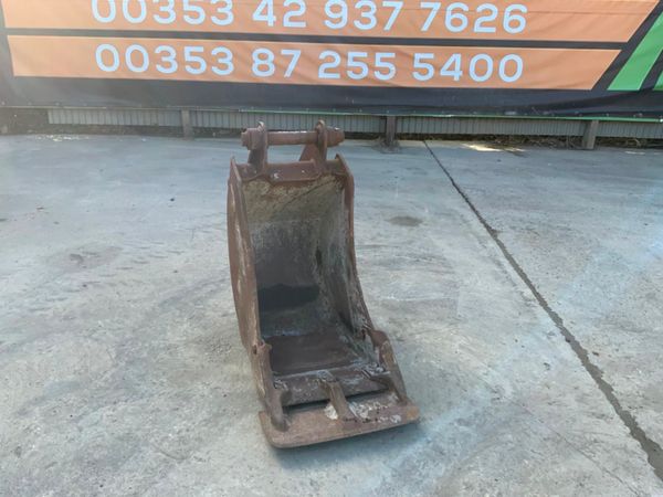 18" JCB 3CX BUCKET....45mm PINS.....444 254882241