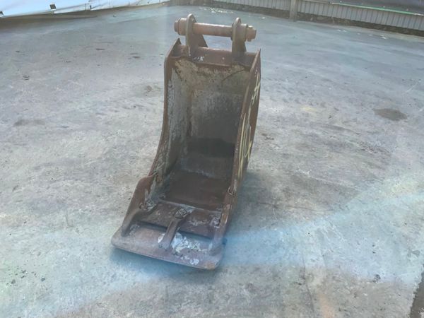 18" JCB 3CX BUCKET....45mm PINS.....444 254882242