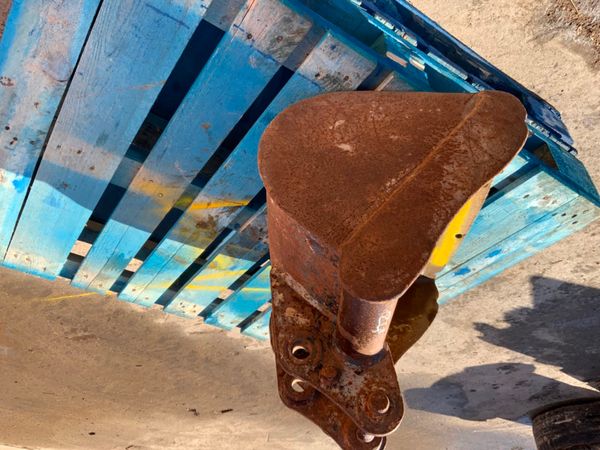24" MINI DIGGER BUCKET.....30mm PINS......16MH 254992536
