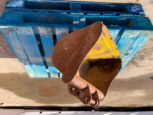 24" MINI DIGGER BUCKET.....30mm PINS......16MH 254992538
