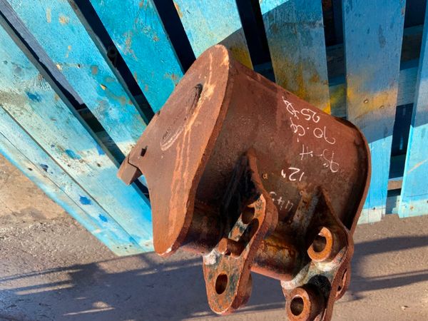 12" STRCKLAND BUCKET.......25mm PINS ....445/12 255086338