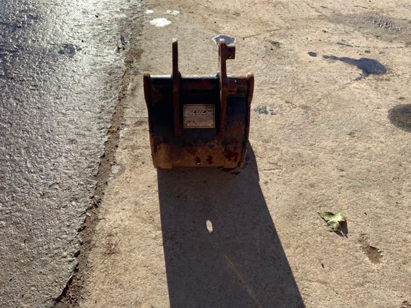 12" MICRO DIGGER BUCKET......25mm PINS....AB. 255089567
