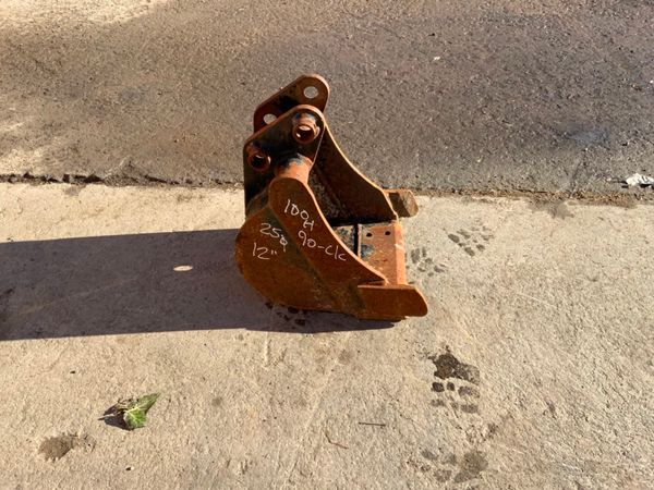 12" MICRO DIGGER BUCKET......25mm PINS....AB. 255089569