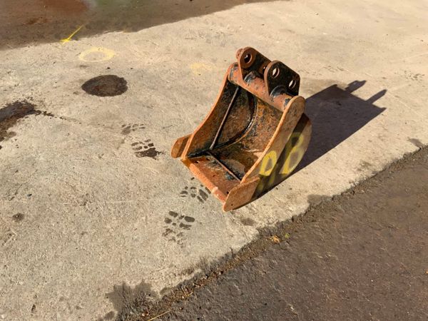 12" MICRO DIGGER BUCKET......25mm PINS....AB. 255089570