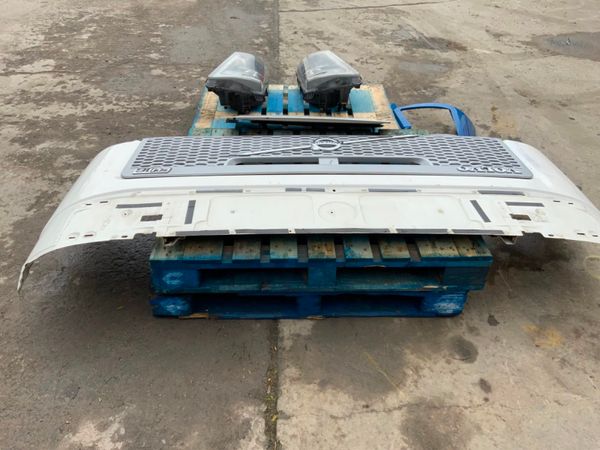 Volvo FH16 Version 4 Bonnet / Zenon Lights Parts. 255094914
