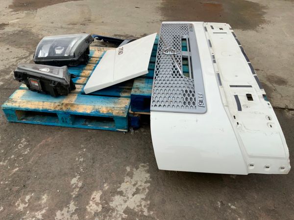 Volvo FH16 Version 4 Bonnet / Zenon Lights Parts. 255094916