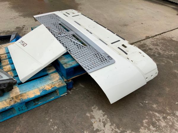 Volvo FH16 Version 4 Bonnet / Zenon Lights Parts. 255094917