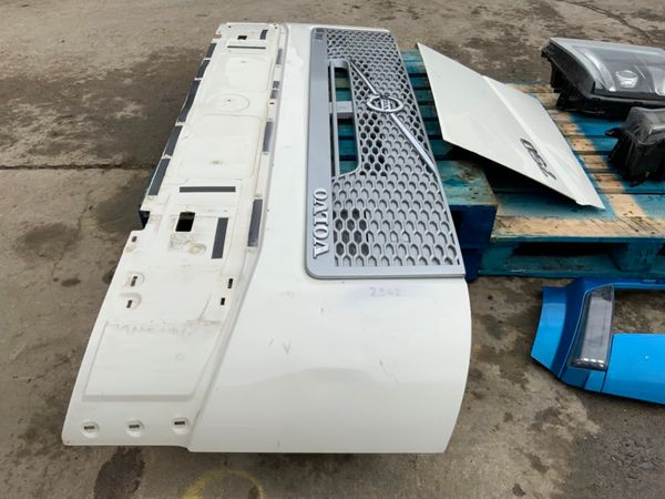 Volvo FH16 Version 4 Bonnet / Zenon Lights Parts. 255094912