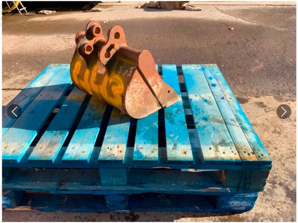 18" MINI DIGGER BUCKET.......30mm PINS....443/18 255106521