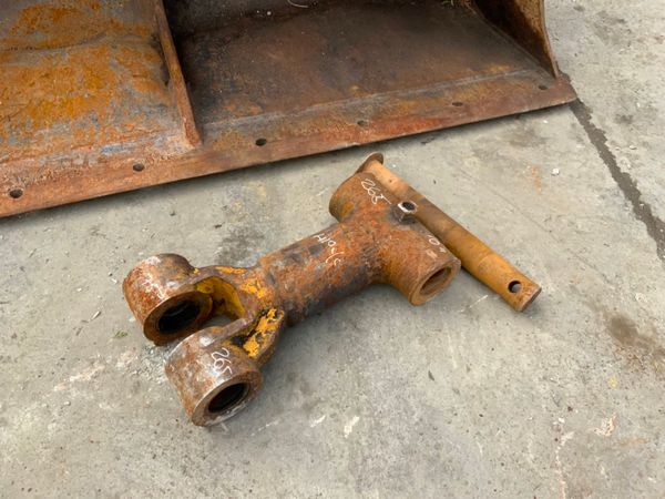 BUCKET LINKAGE ATTACHMENT.....65mm PINS ...13t 255117887