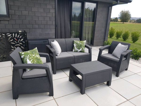 BRAND NEW PATIO-GARDEN SET FOR 4 bench chair table