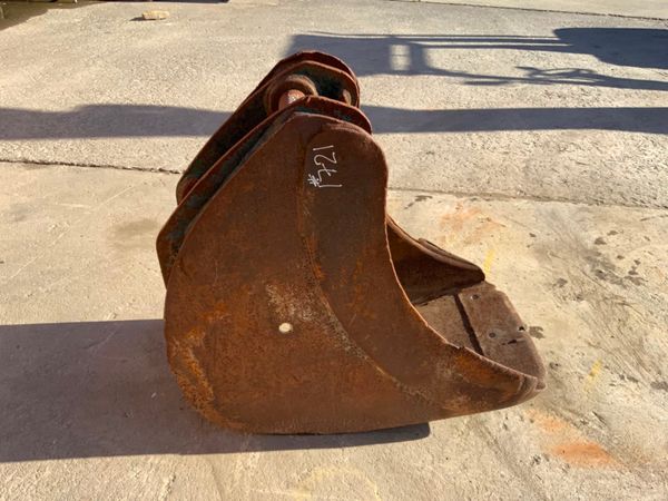 18" SCOOP BUCKET.....60mm PINS.......1721 255469692