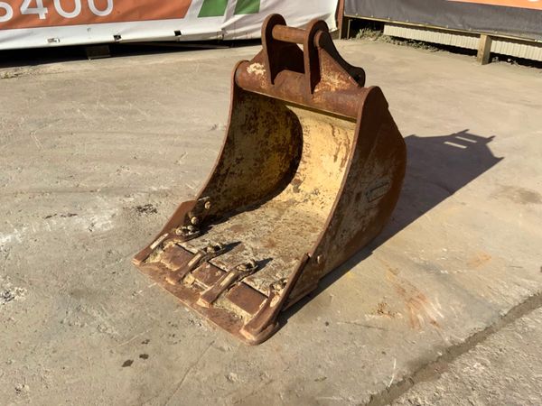 24" DIGGING BUCKET......50mm PINS........1732. 255472184