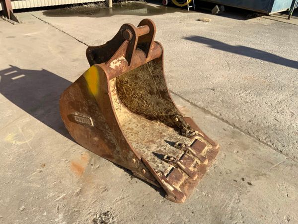 24" DIGGING BUCKET......50mm PINS........1732. 255472185
