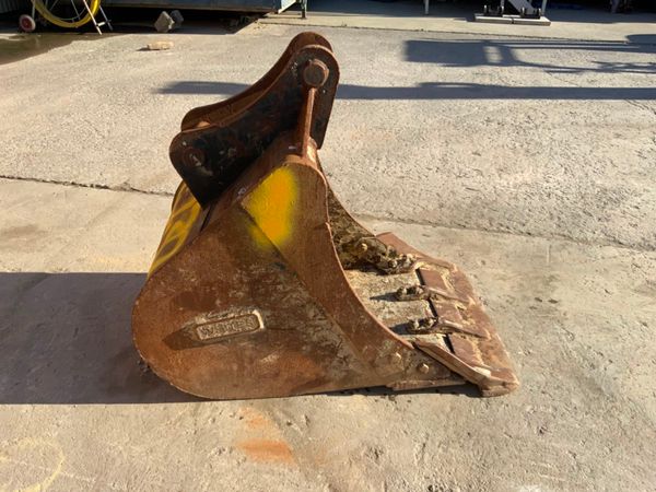 24" DIGGING BUCKET......50mm PINS........1732. 255472186