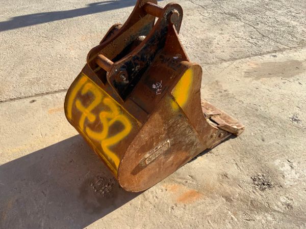 24" DIGGING BUCKET......50mm PINS........1732. 255472187