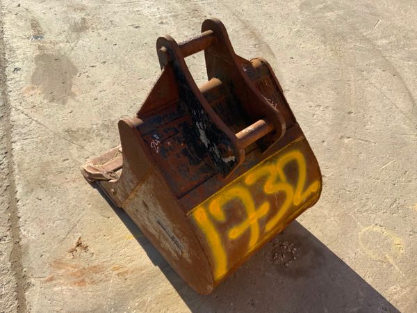24" DIGGING BUCKET......50mm PINS........1732. 255472189
