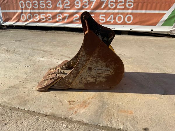 24" DIGGING BUCKET......50mm PINS........1732. 255472181
