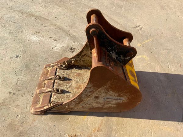 24" DIGGING BUCKET......50mm PINS........1732. 255472182