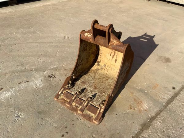 24" DIGGING BUCKET......50mm PINS........1732. 255472183