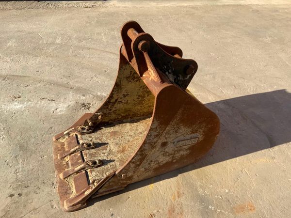 24" DIGGING BUCKET......50mm PINS........1732. 255472190
